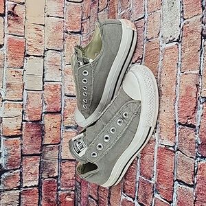 CONVERSE ALL-STAR CHUCK TAYLOR LACELESS LOWTOPS,  WOMANS SIZE 6.5 EUC